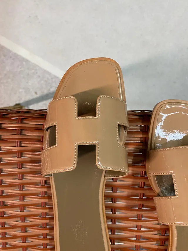 Hermès Oran Slide Beige Patent Leather Slippers 4