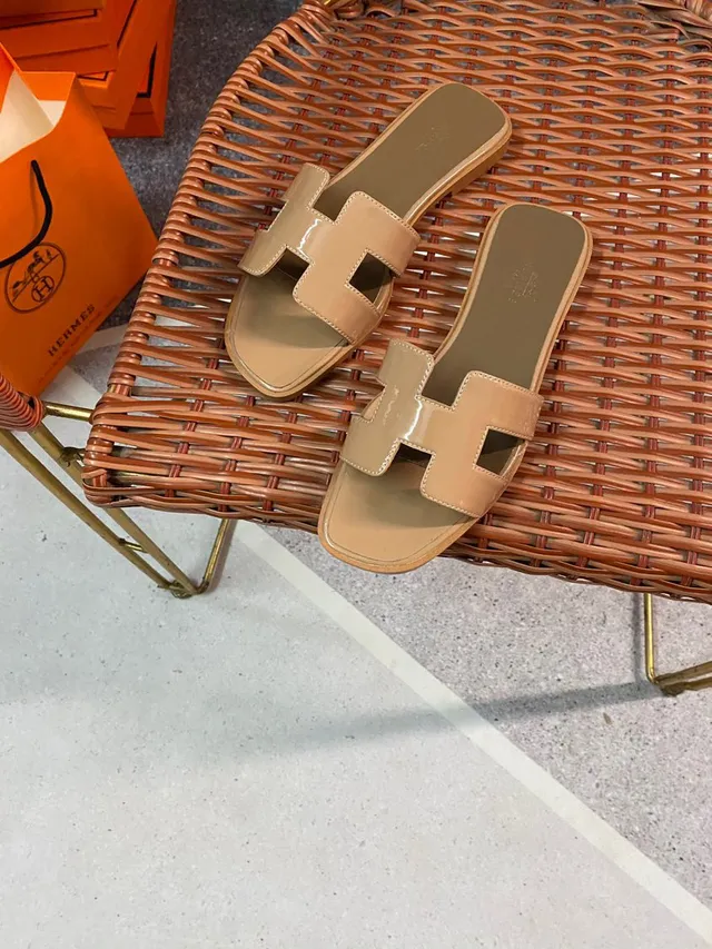 Hermès Oran Slide Beige Patent Leather Slippers 5