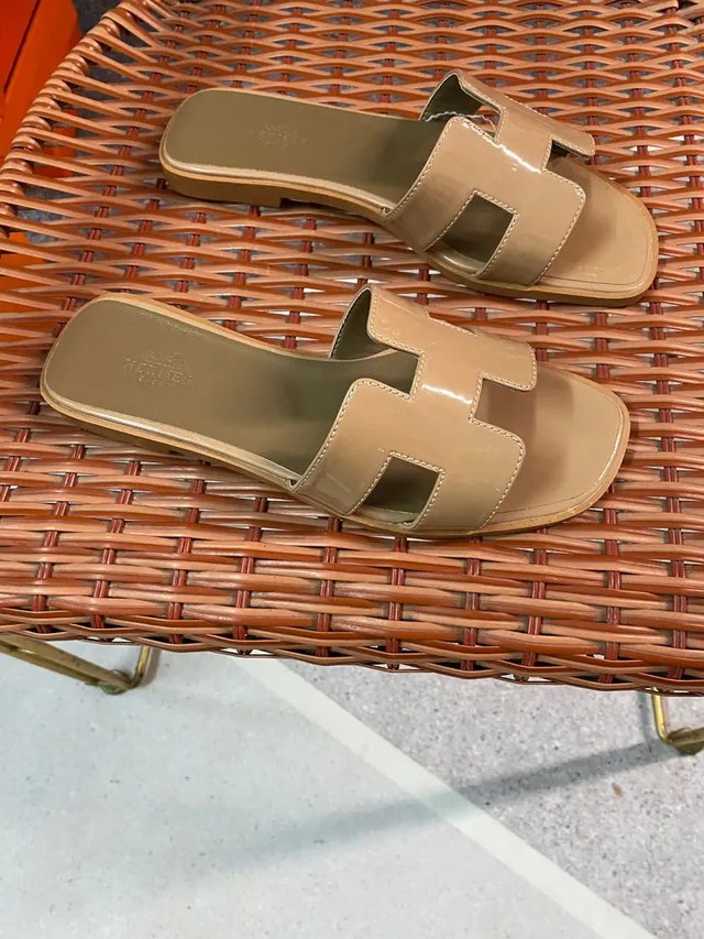 Hermès Oran Slide Beige Patent Leather Slippers 6