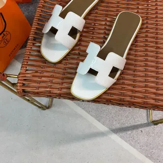 Hermès Oran White Glossy Leather H-Strap Slippers