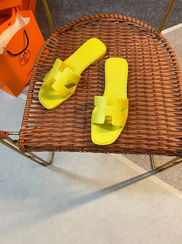Hermès Oran Yellow H-Strap Slippers 2