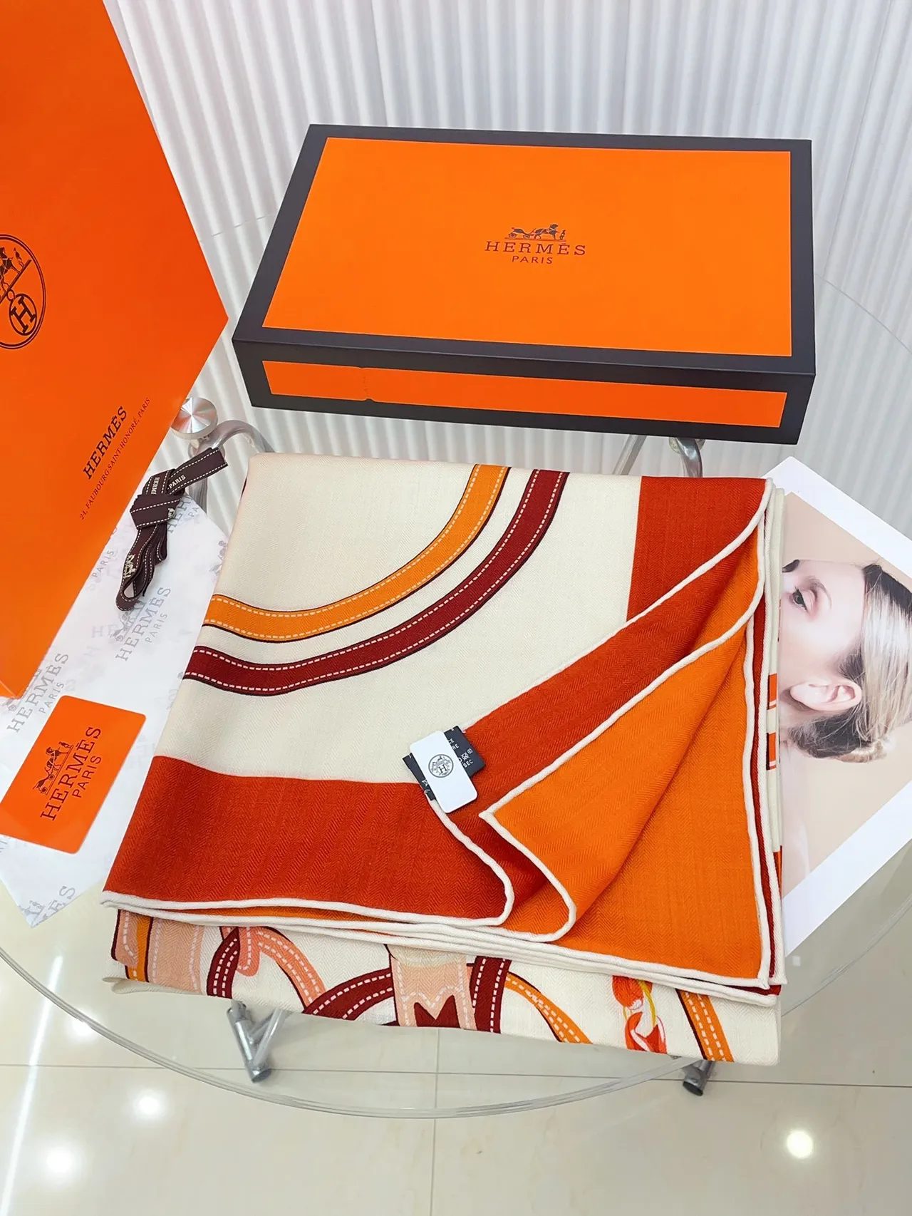 Hermès Orange Beige Imprimé Motif Équestre Détail de Couture en Contour Écharpe en Soie 5
