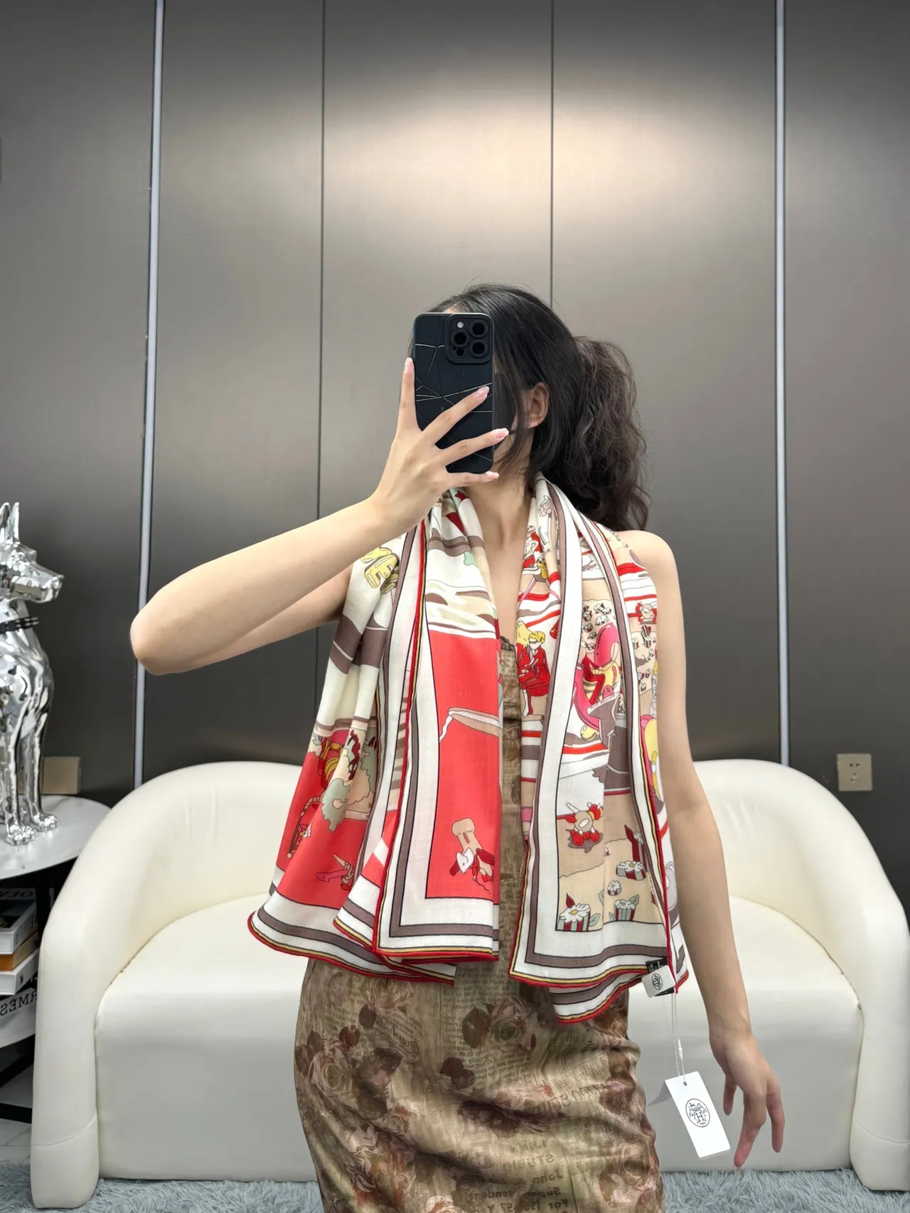 Hermès Motif de Dessin Animé Imprimé Écharpe de Soie Rouge 4