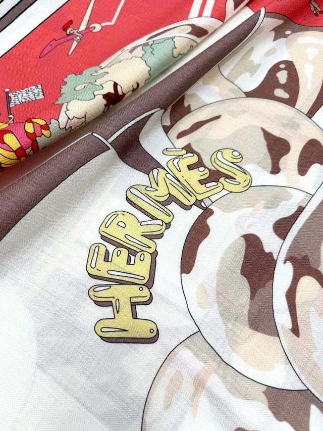 Hermès Motif de Dessin Animé Imprimé Écharpe de Soie Rouge 9