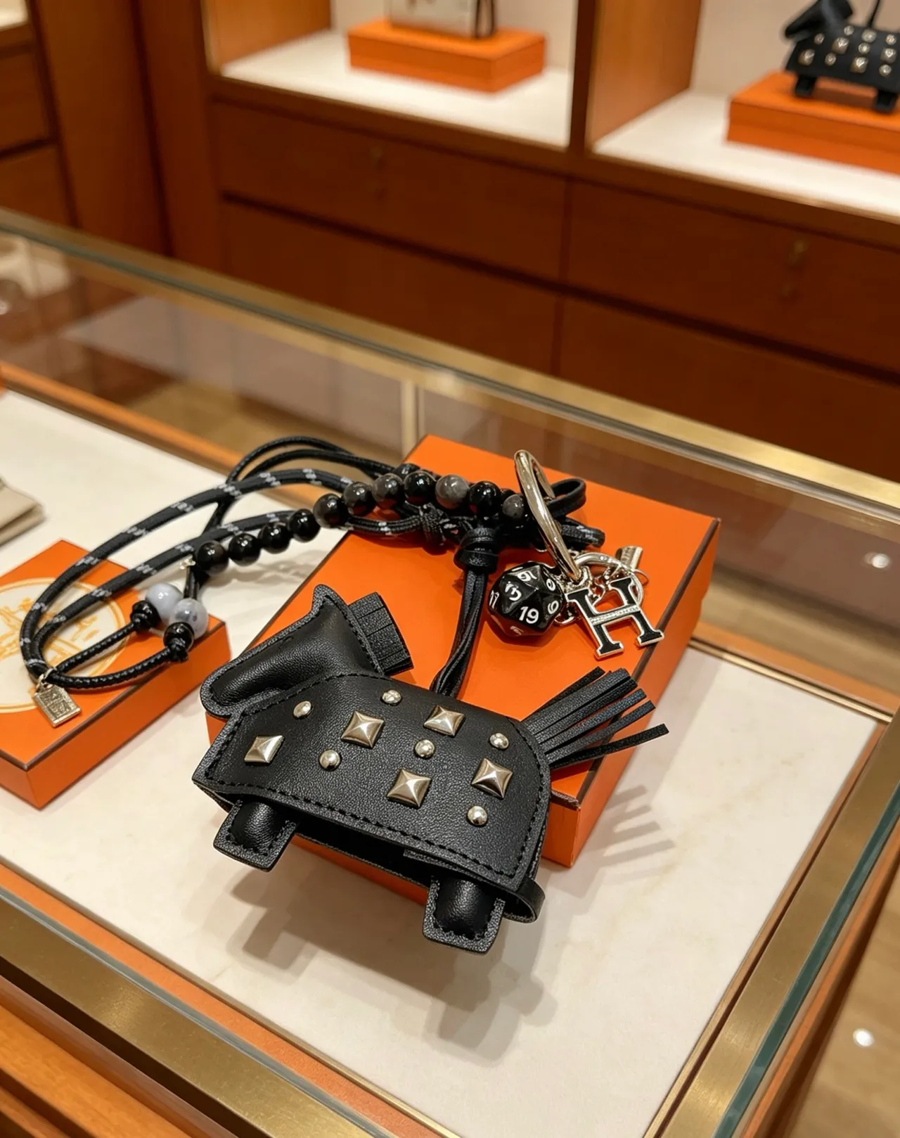 Hermès Rodeo Charm Sac à main en cuir noir à clous argentés silhouette de cheval 5