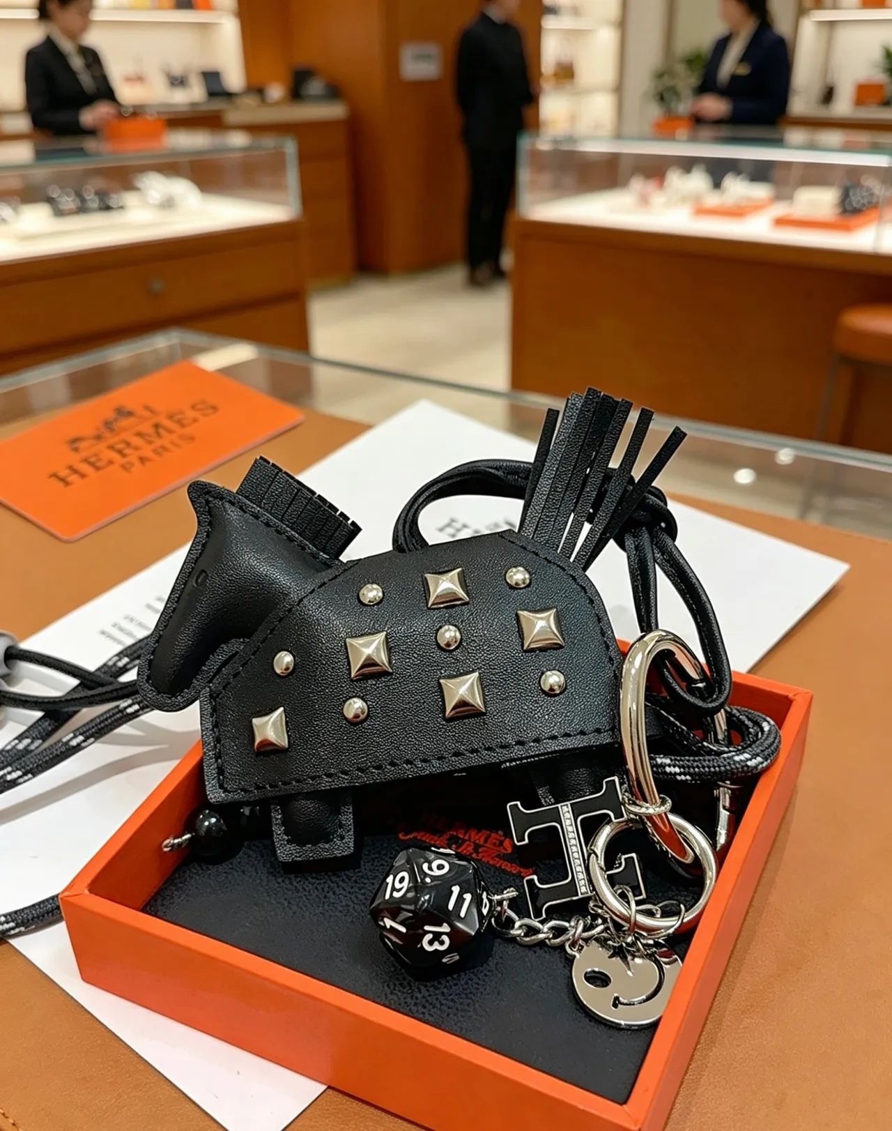 Hermès Rodeo Charm Sac à main en cuir noir à clous argentés silhouette de cheval 6