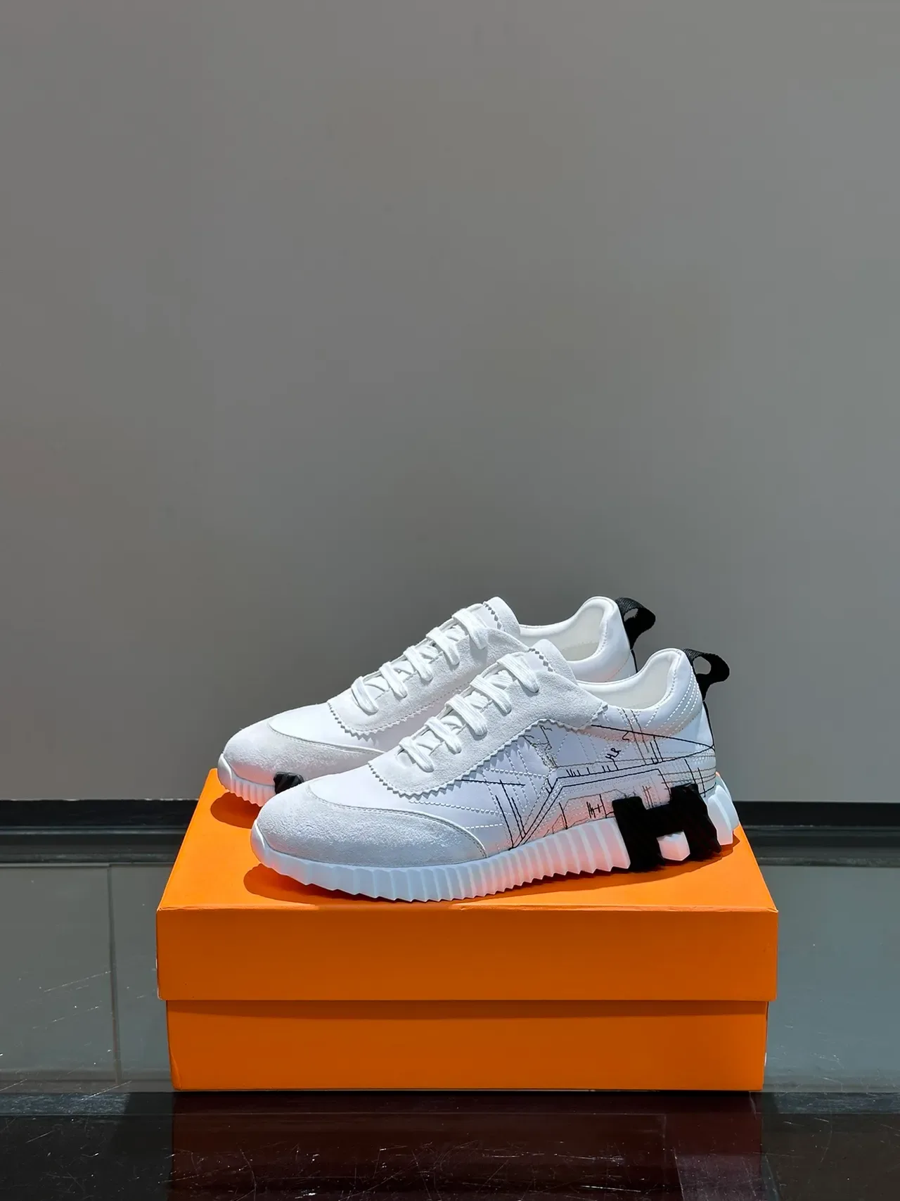Hermès Run Away Low White and Black Lifestyle Sneakers 5
