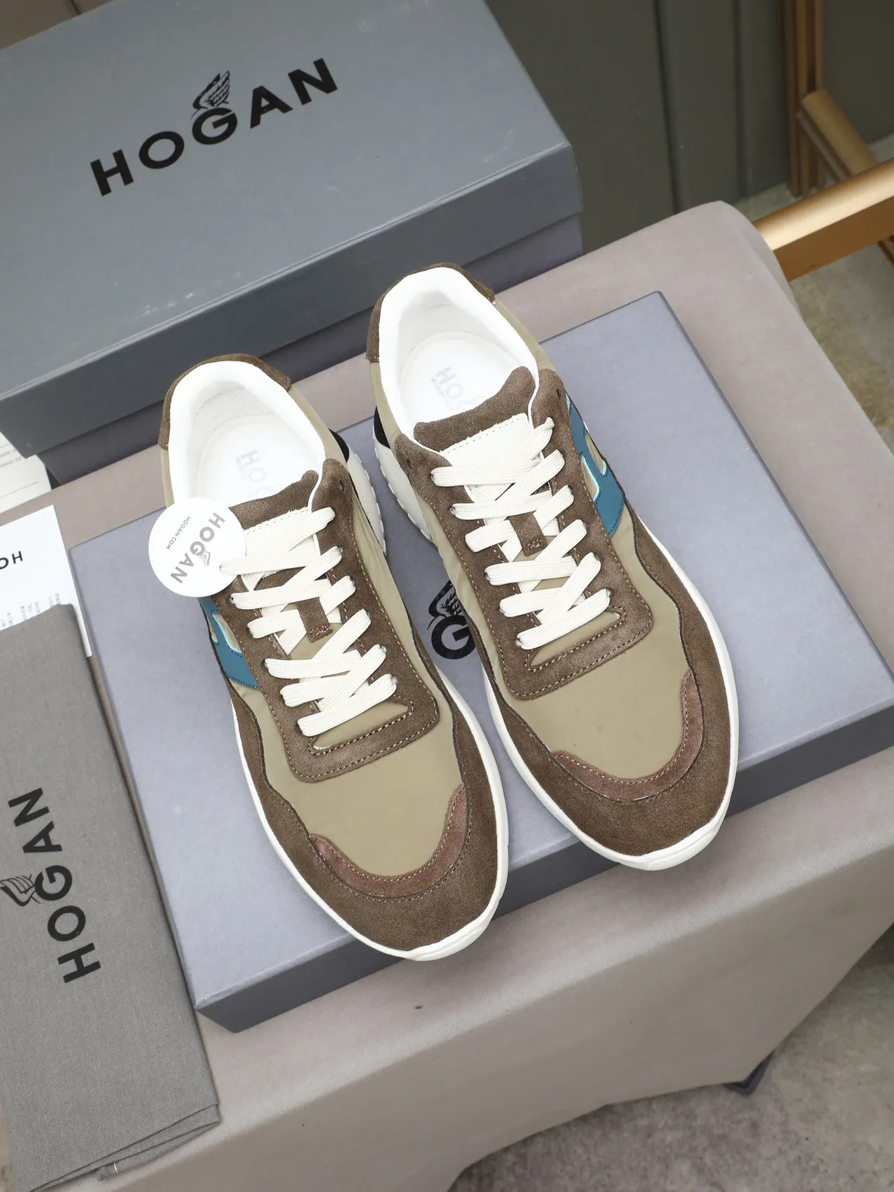 Hogan Marron Bleu Low-Top Sneakers Lifestyle en Daim et Nylon 2