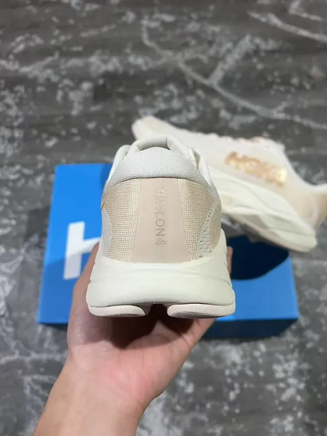 Hoka Clifton Beige Gold Empeigne tricot ingénierie Médiasole sculptée Chaussures de course 8