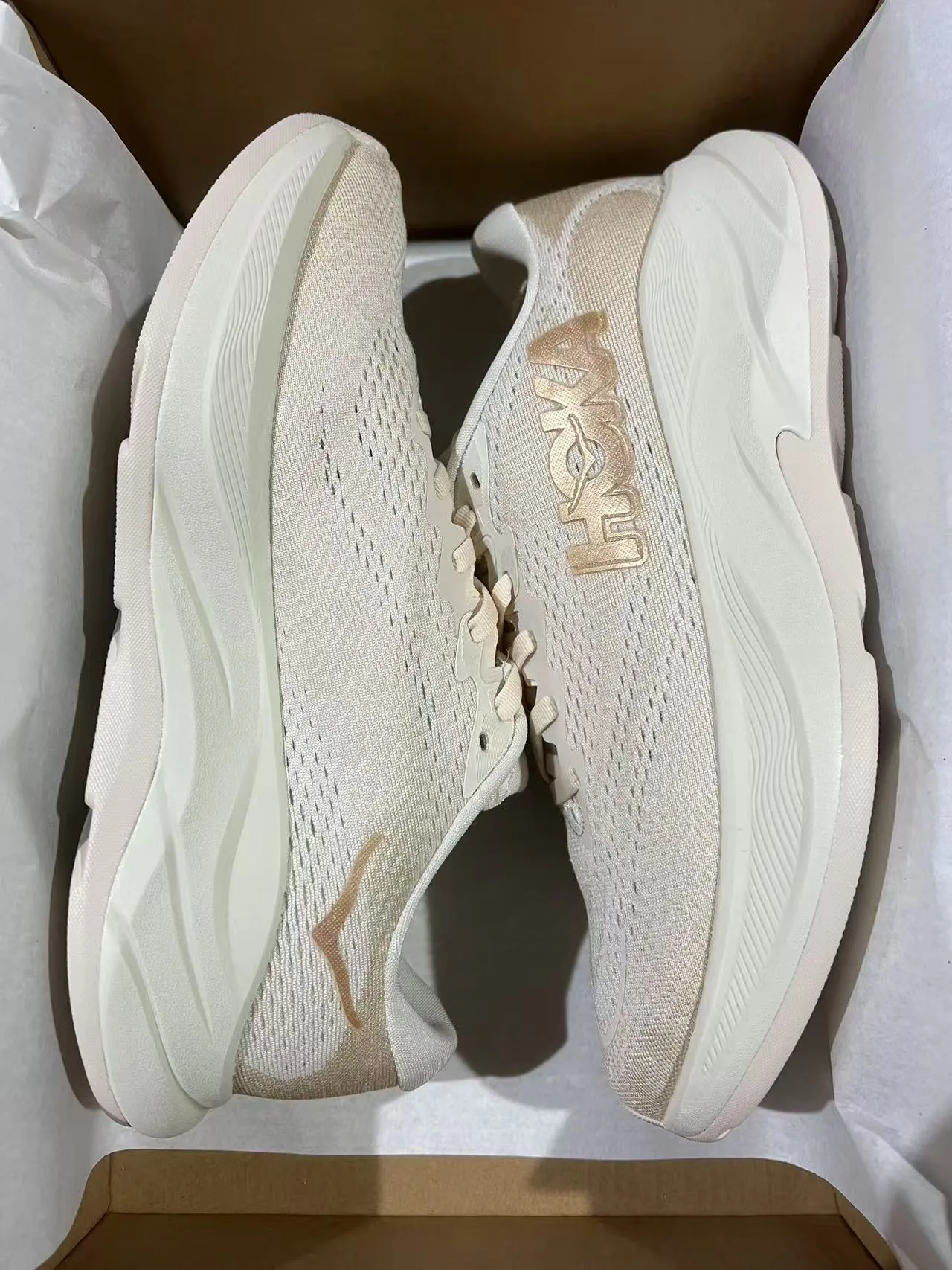 Hoka Clifton Beige Gold Empeigne tricot ingénierie Médiasole sculptée Chaussures de course 9