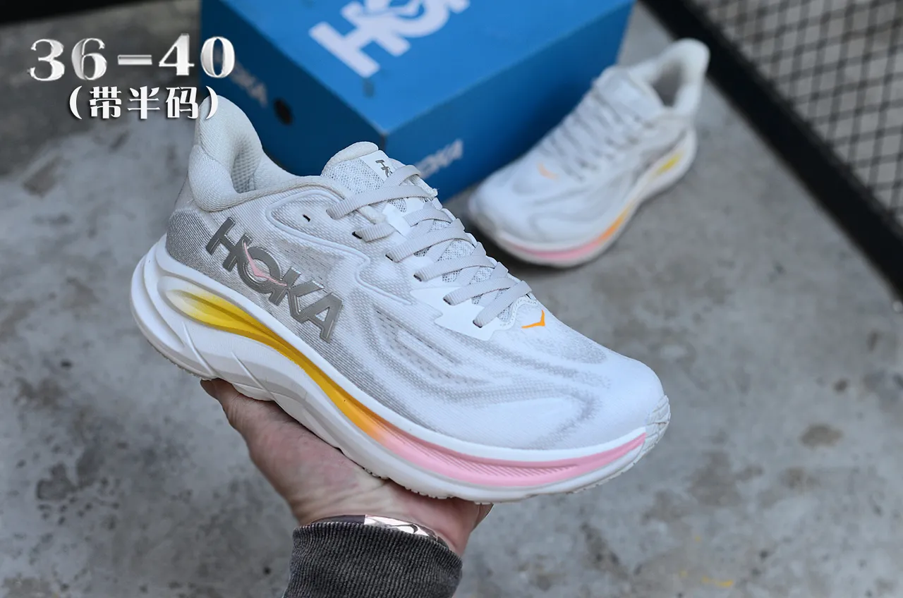 Hoka Clifton White Multicolor الجزء العلوي المكون من شبكة متقدمة نطاق الوسادة الوسطى المتدرج أحذية الجري 3