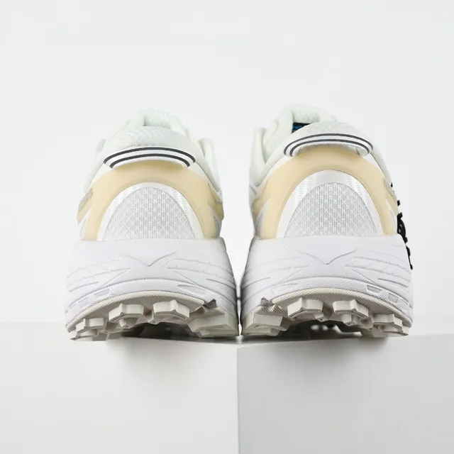 Hoka Infinite Speed Tênis de trail running brancos 8