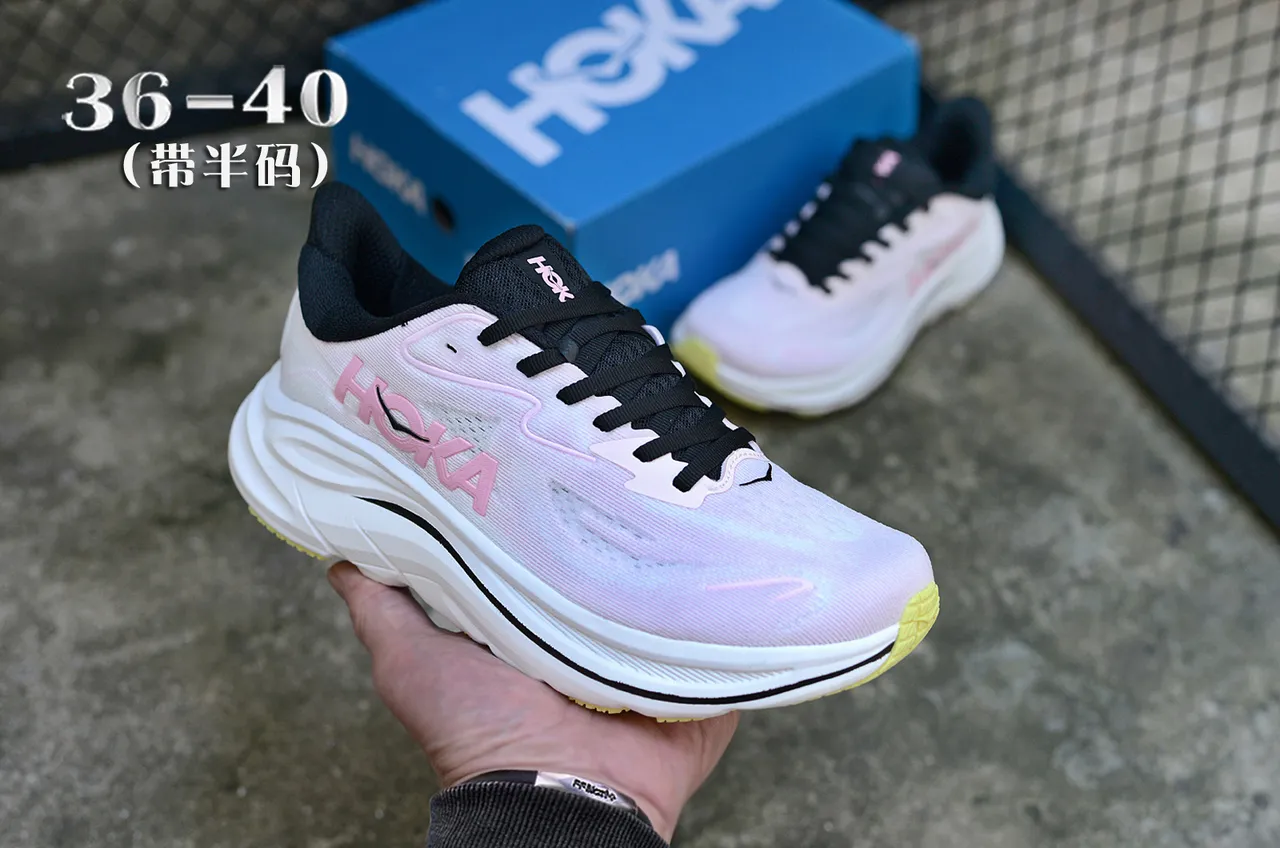 Hoka Tênis de corrida com upper de knit rosa e preto, sola oversized 3