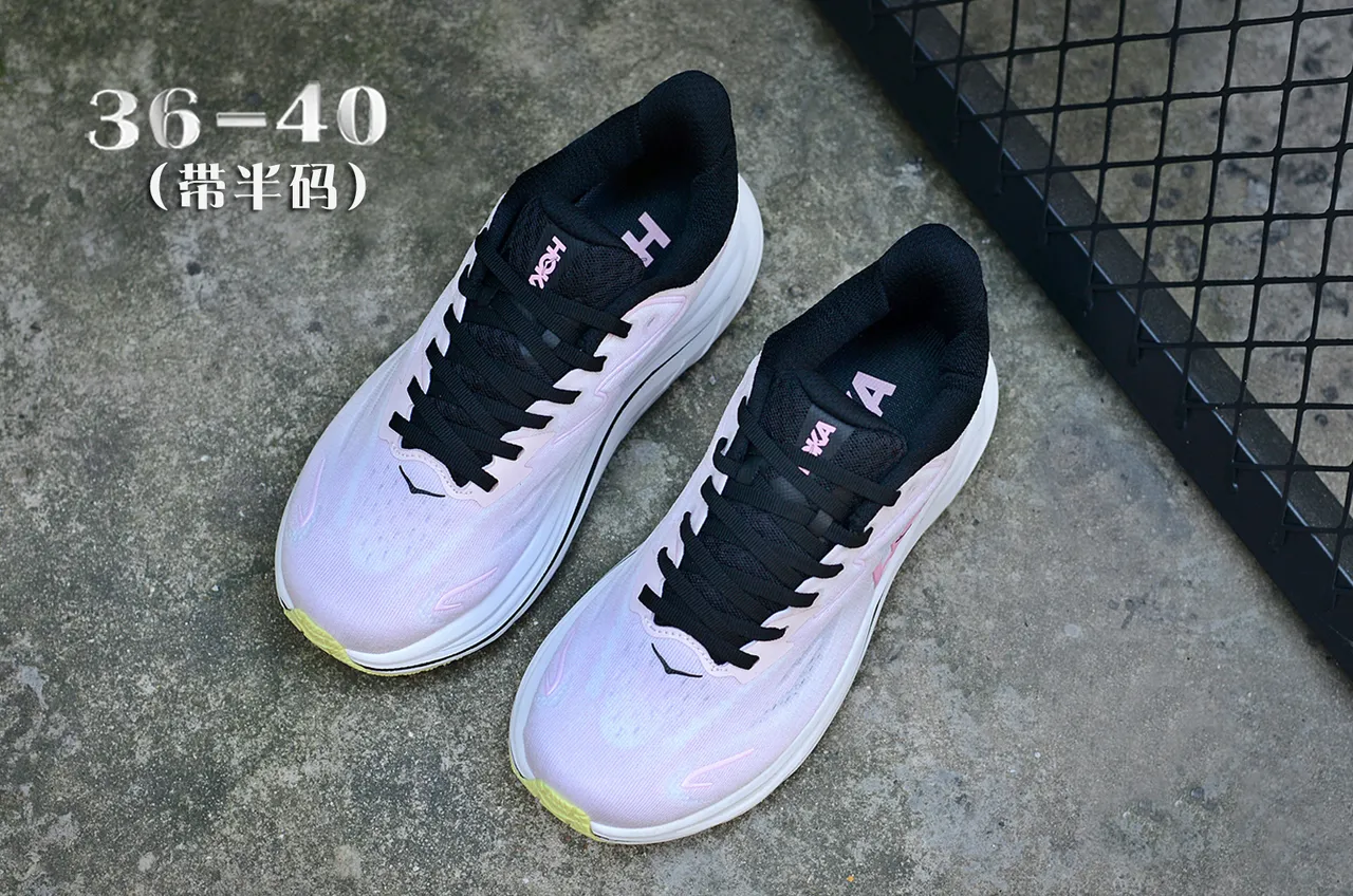 Hoka Tênis de corrida com upper de knit rosa e preto, sola oversized 4
