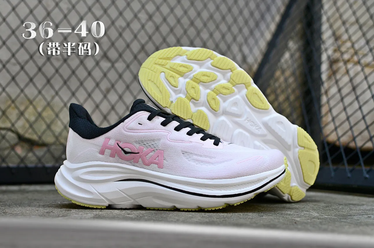 Hoka Tênis de corrida com upper de knit rosa e preto, sola oversized 7