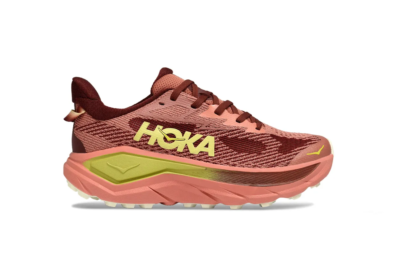 Hoka أحذية الجري وردي أصفر مع الجزء العلوي من النسيج المهندس و وسادة التمدد المتمايلة 2