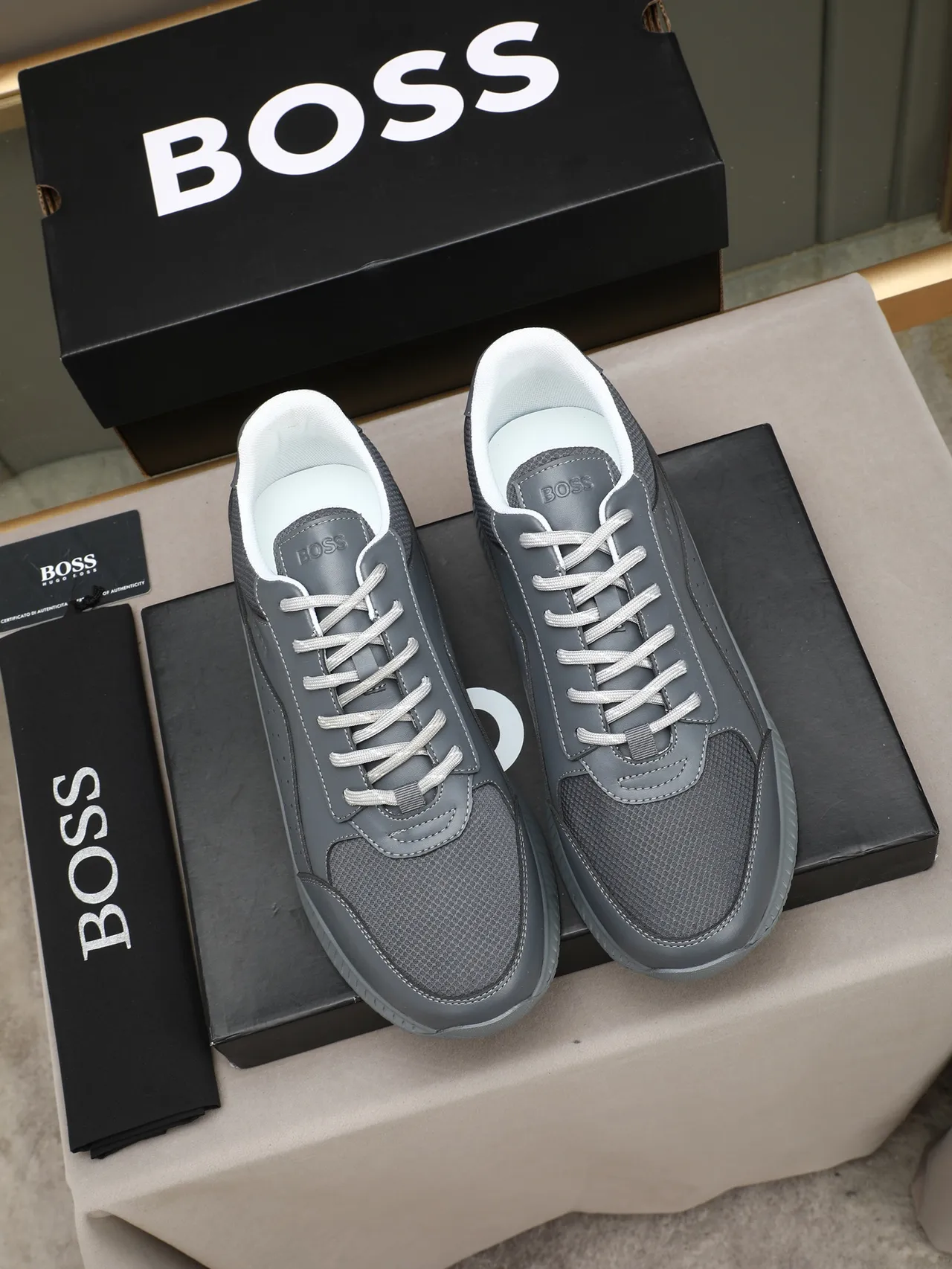 Hugo Boss Cinza Branco Couro Perfuração Superior Painel Malha Acentos Tênis Lifestyle 2