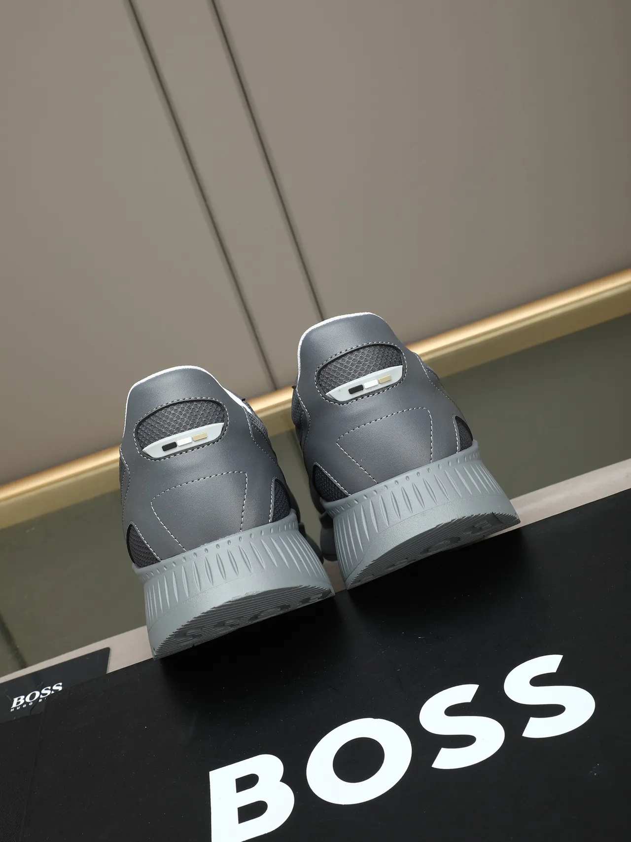 Hugo Boss Cinza Branco Couro Perfuração Superior Painel Malha Acentos Tênis Lifestyle 3