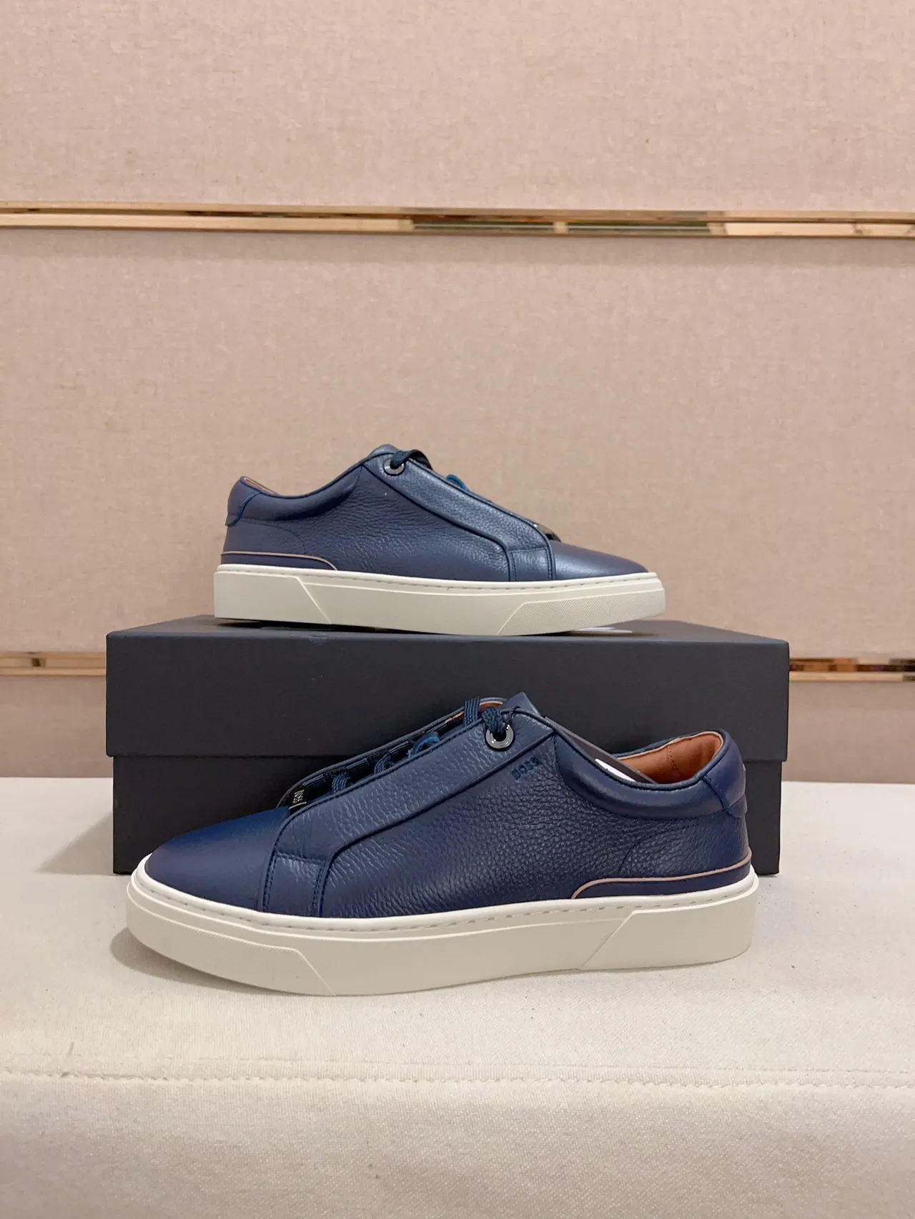 Hugo Boss Lifestyle Sneaker Bleu Marine Blanc Cuir Pebbled Semelle Plateforme Lifestyle Sneakers 7
