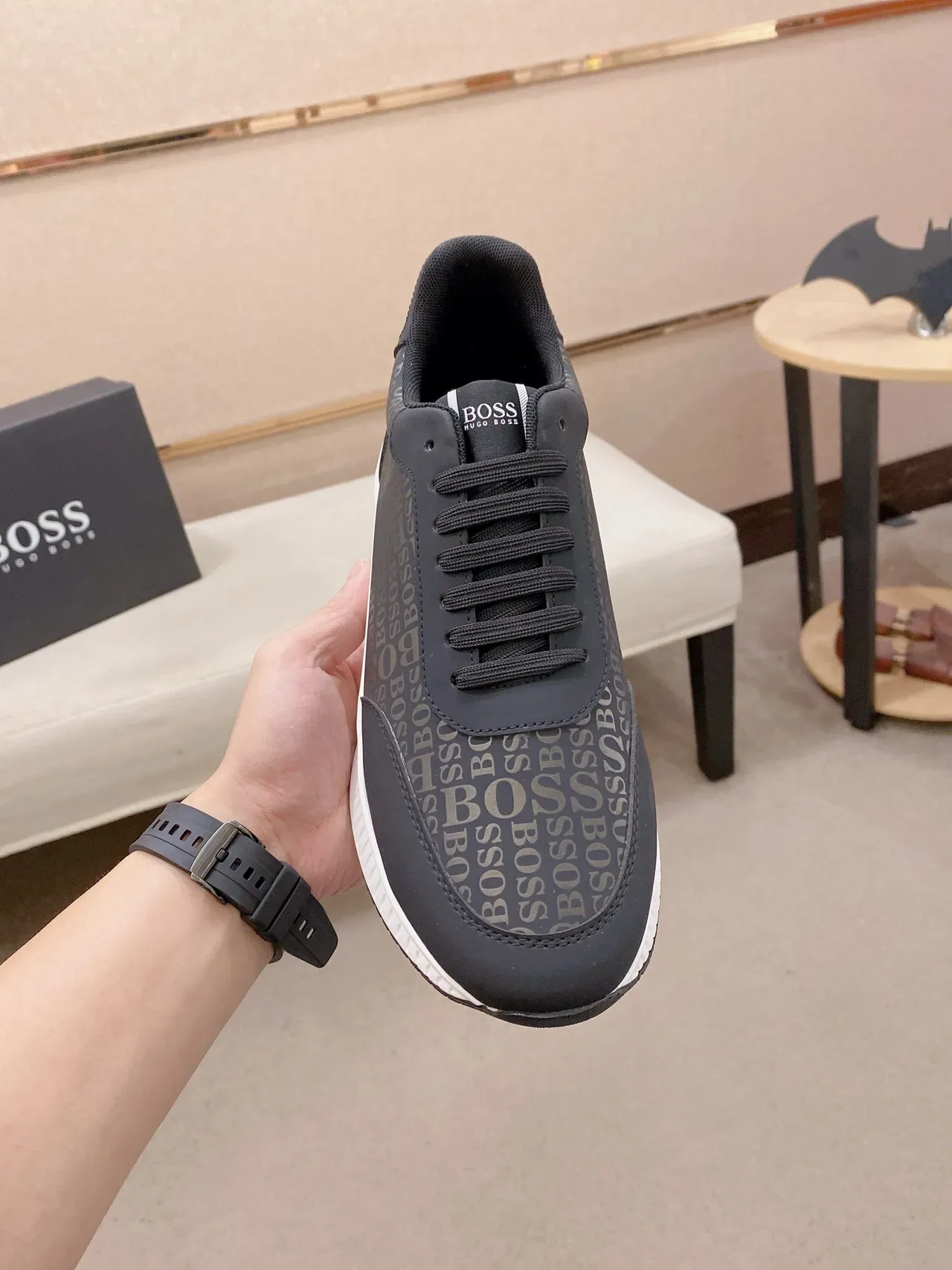 Hugo Boss Tênis Lifestyle Monogramado Preto e Branco 2