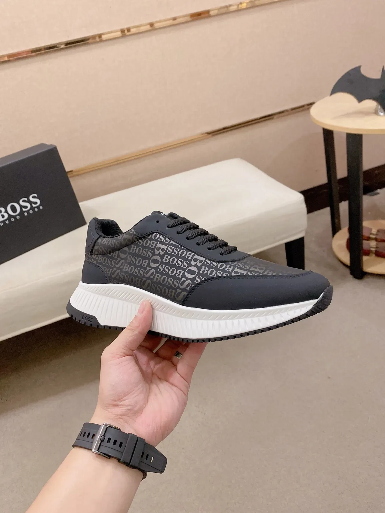 Hugo Boss Tênis Lifestyle Monogramado Preto e Branco 4