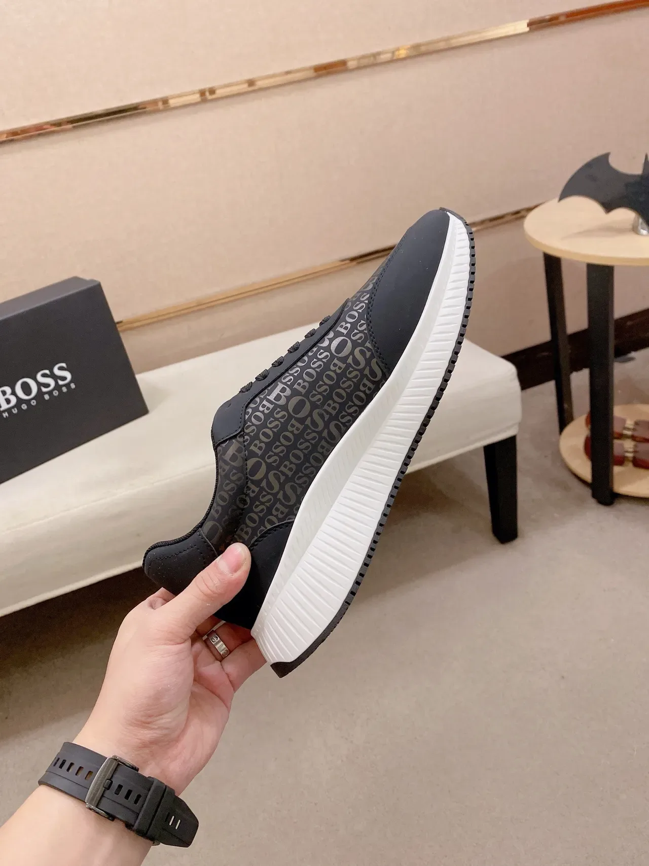 Hugo Boss Tênis Lifestyle Monogramado Preto e Branco 5