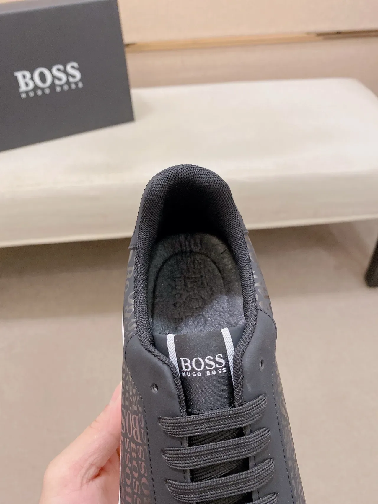 Hugo Boss Tênis Lifestyle Monogramado Preto e Branco 6