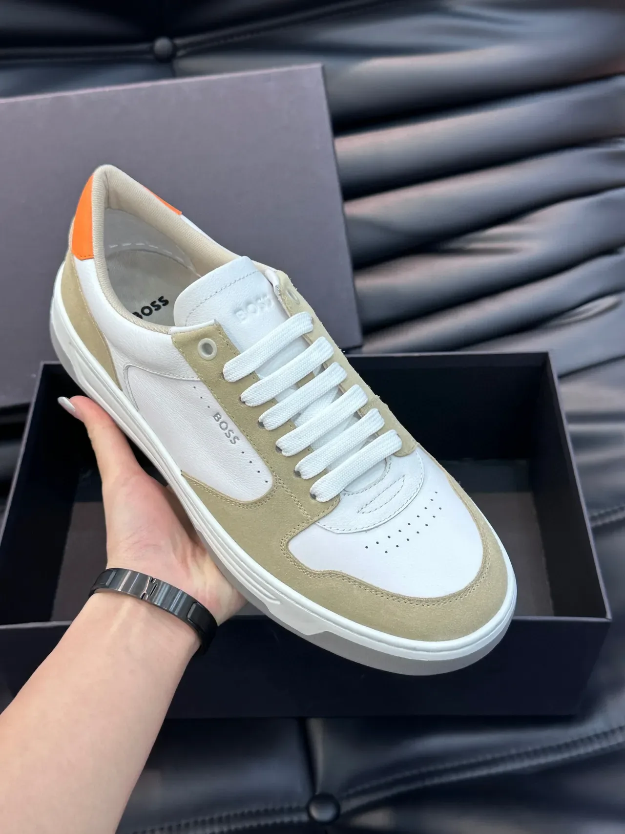 Chaussures Lifestyle Hugo Boss Blanc et Beige en Daim et Cuir Panelées Bout Bas 2