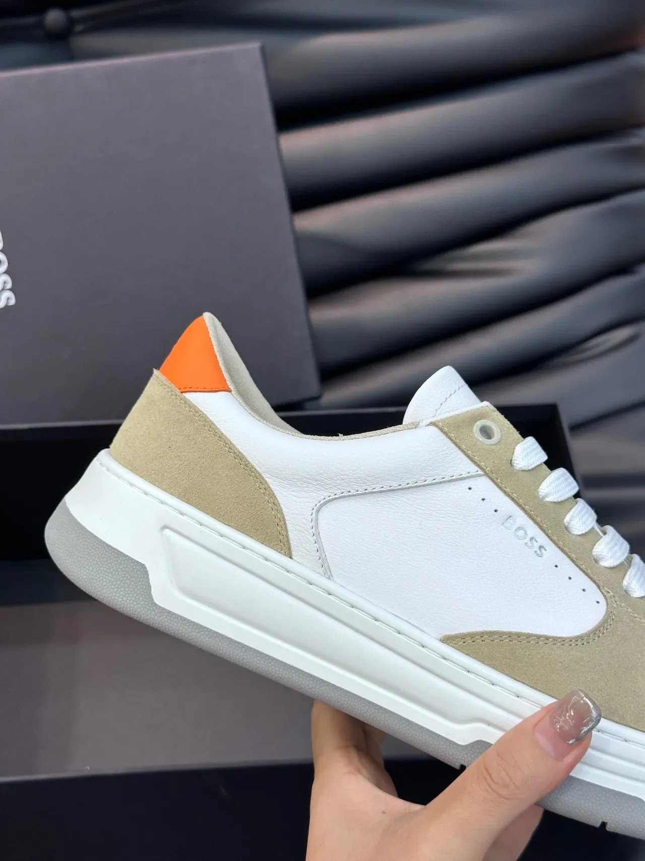 Chaussures Lifestyle Hugo Boss Blanc et Beige en Daim et Cuir Panelées Bout Bas 5