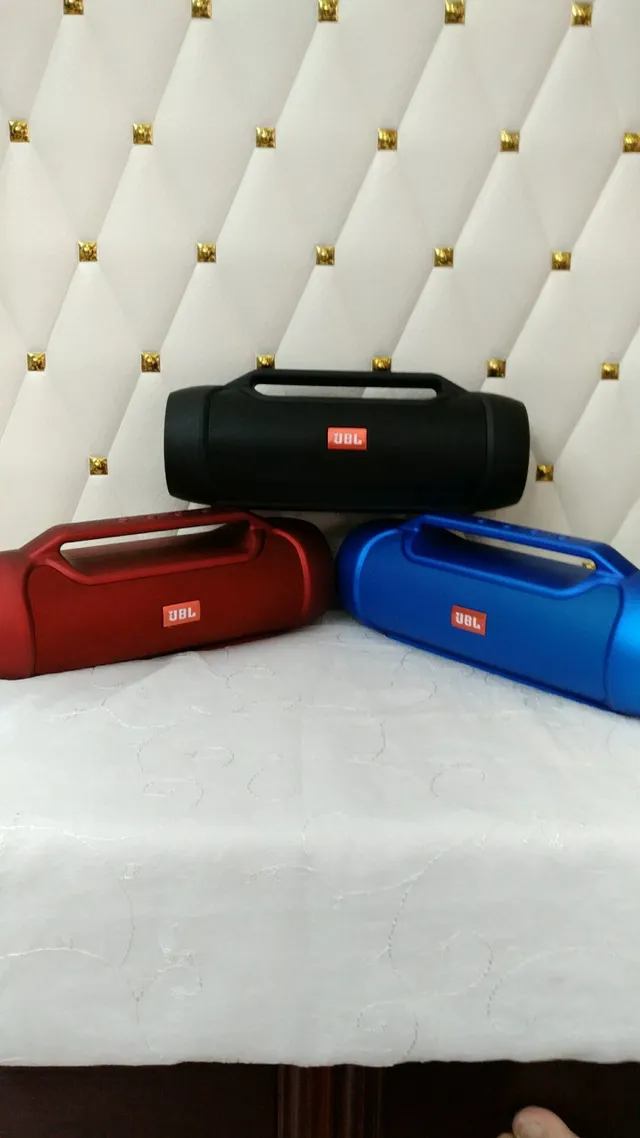 JBL Blue Red Cylindrical Body Integrated Top Handle Portable Speaker 5