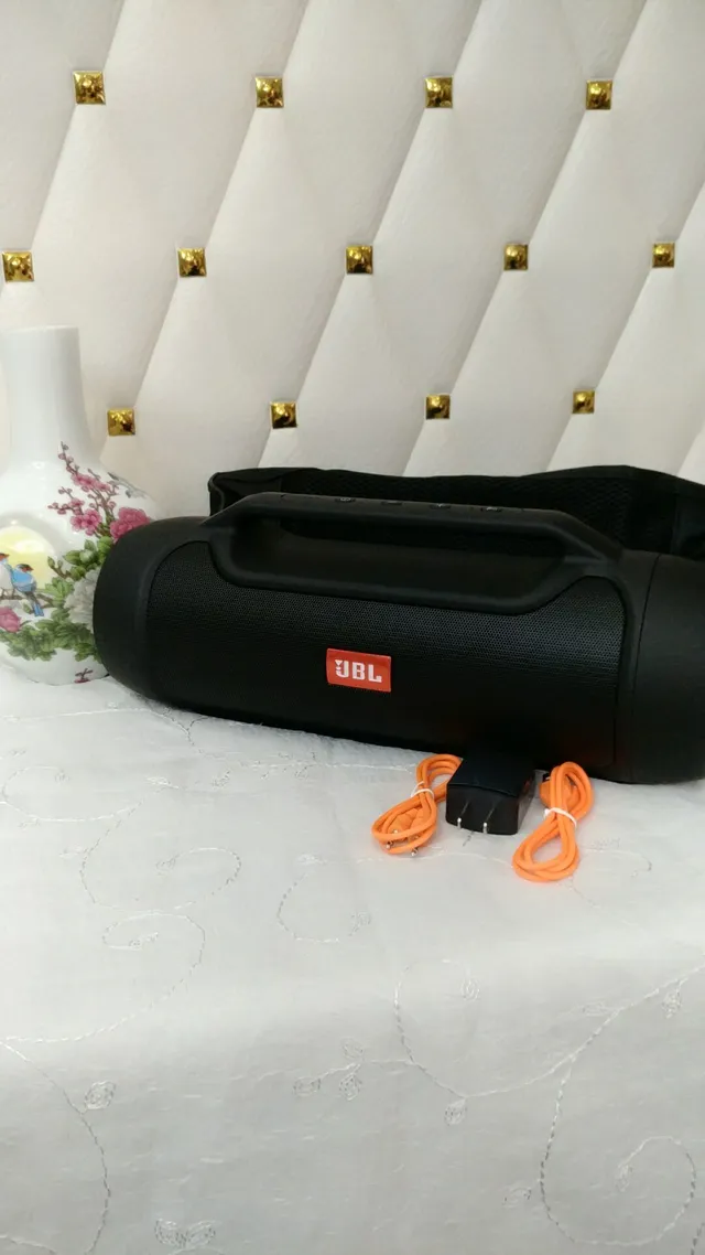 JBL Blue Red Cylindrical Body Integrated Top Handle Portable Speaker 6