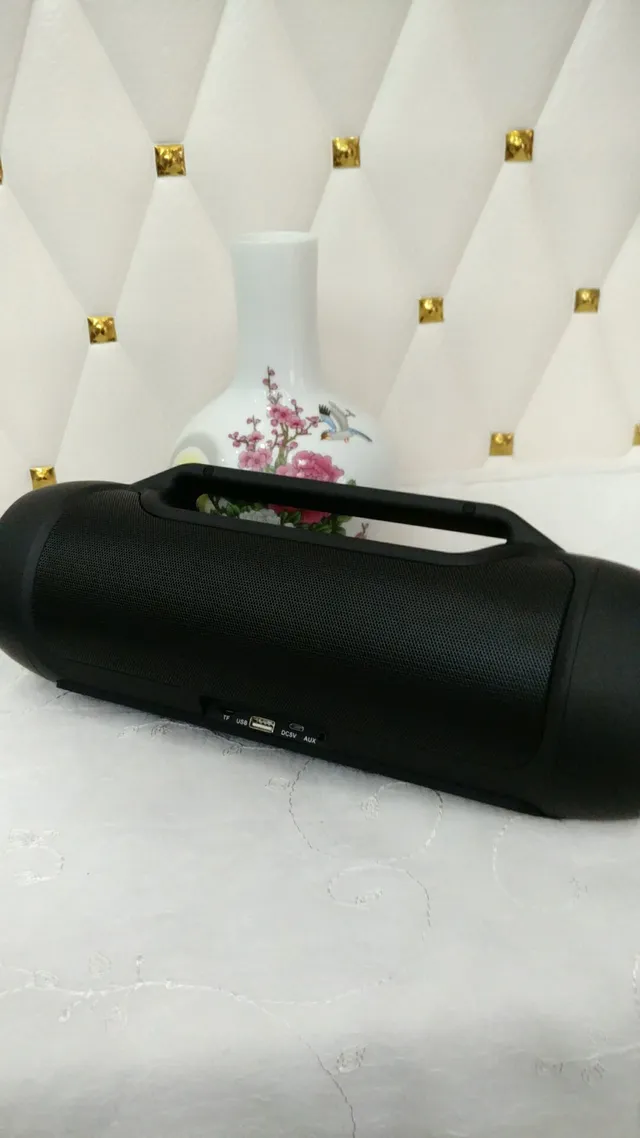 JBL Blue Red Cylindrical Body Integrated Top Handle Portable Speaker 11