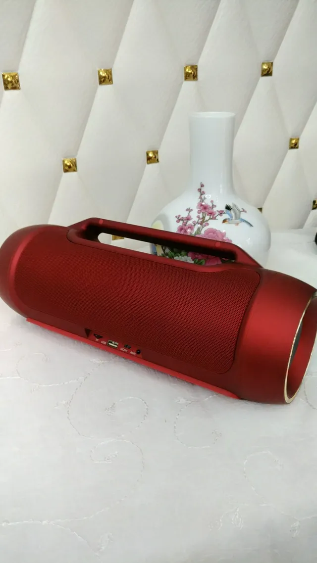 JBL Blue Red Cylindrical Body Integrated Top Handle Portable Speaker 24