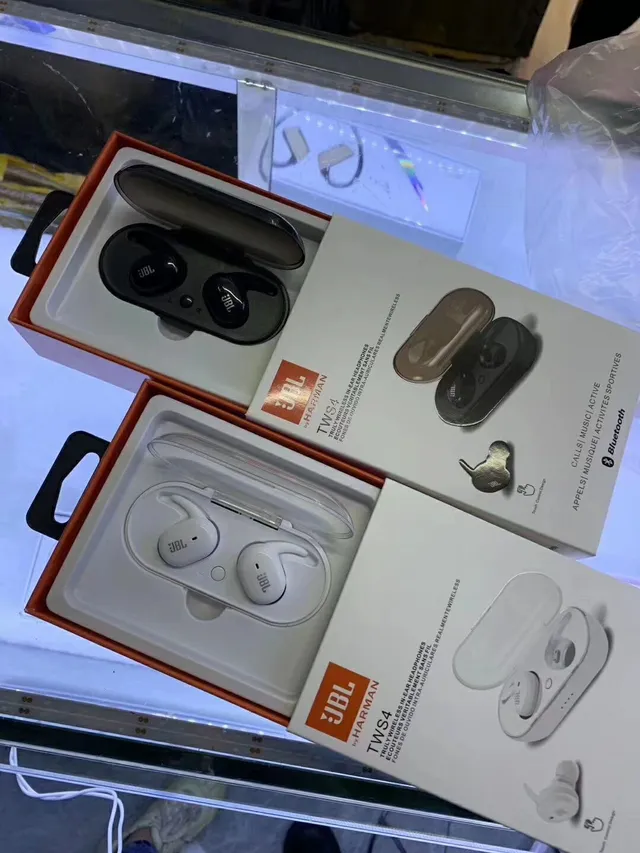 JBL Twins True Wireless Earbuds Black and White TWS Earbuds 14
