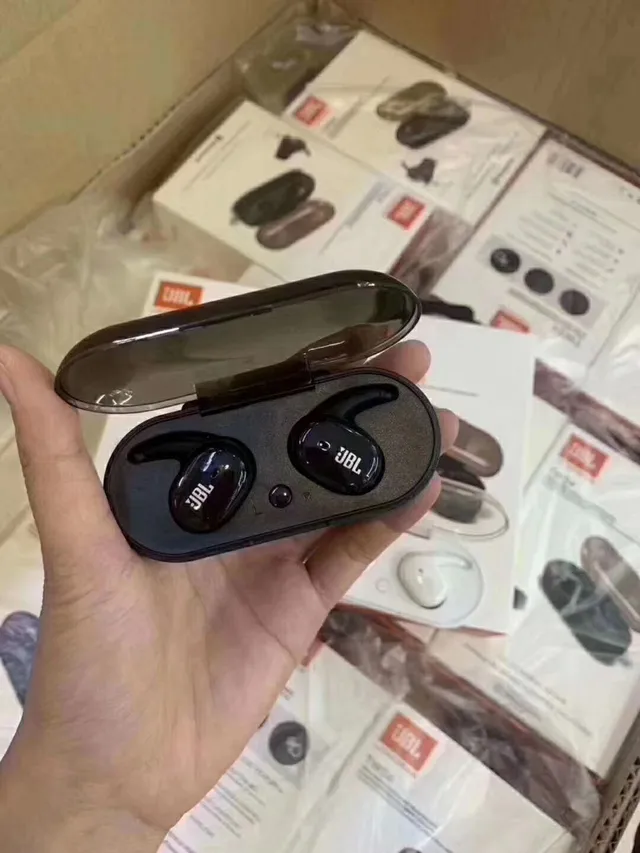 JBL Twins True Wireless Earbuds Black and White TWS Earbuds 16