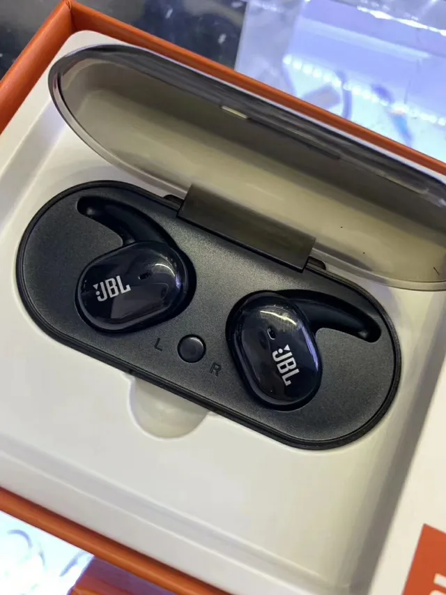 JBL Twins True Wireless Earbuds Black and White TWS Earbuds 17