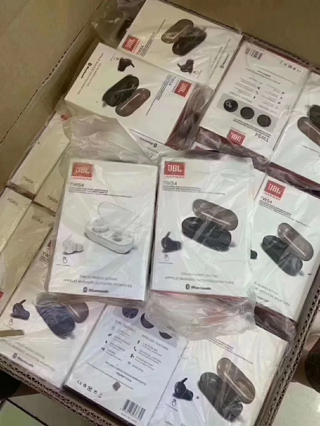 JBL Twins True Wireless Earbuds Black and White TWS Earbuds 19