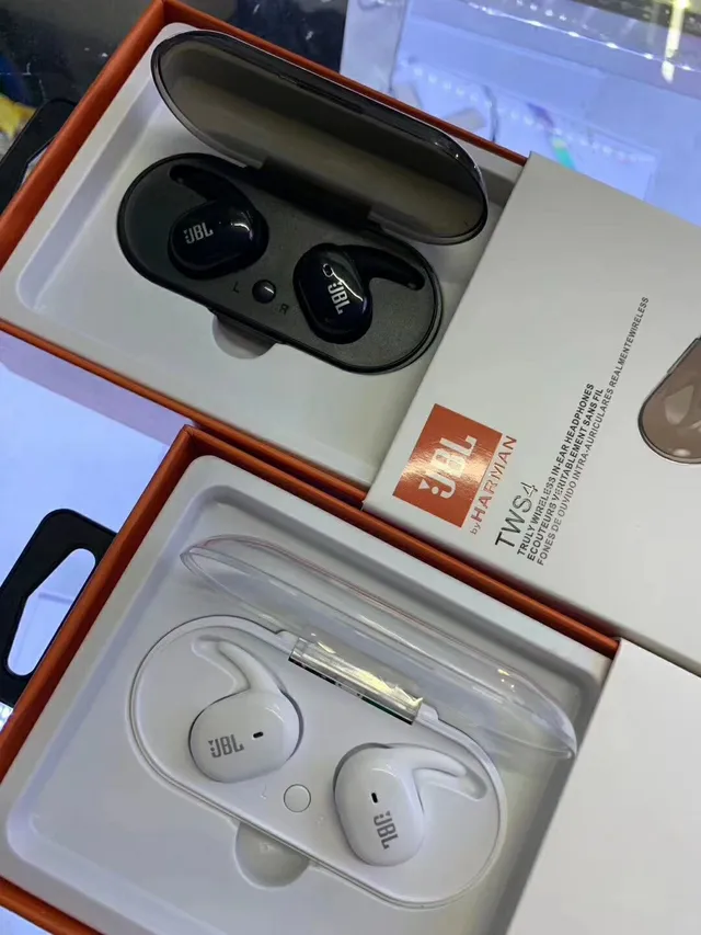 JBL Twins True Wireless Earbuds Black and White TWS Earbuds 20