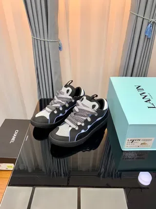Lanvin أسود أبيض طبقات علوية أزرق فاتح تاتيم أكسنت حذاء نمط حياة 2