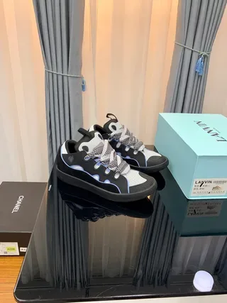 Lanvin أسود أبيض طبقات علوية أزرق فاتح تاتيم أكسنت حذاء نمط حياة 3