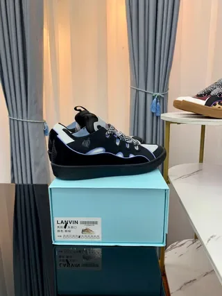 Lanvin أسود أبيض طبقات علوية أزرق فاتح تاتيم أكسنت حذاء نمط حياة 5