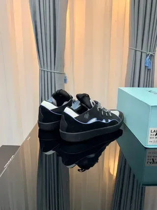 Lanvin أسود أبيض طبقات علوية أزرق فاتح تاتيم أكسنت حذاء نمط حياة 7