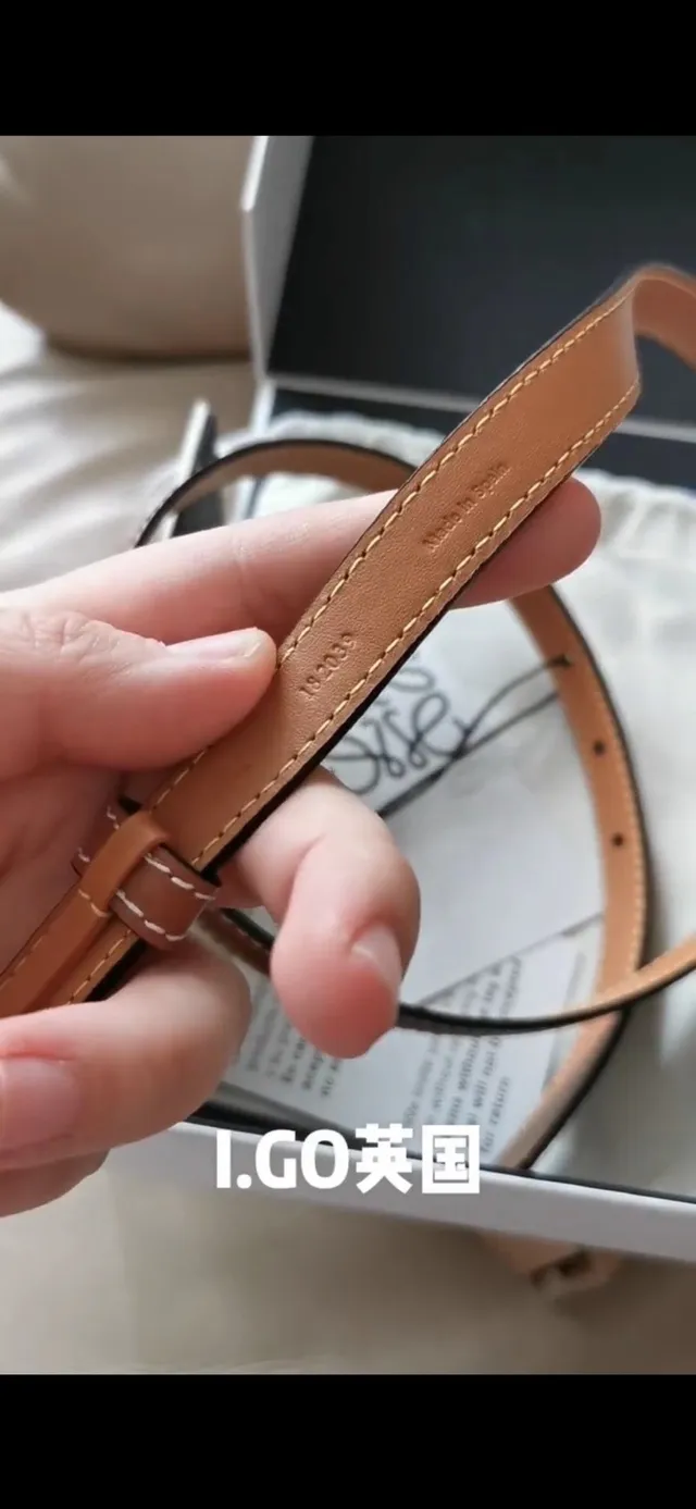 Loeve Anagram Belt حزام جلدي بني ذهبي ضيق مطرز بخيوط متباينة 3