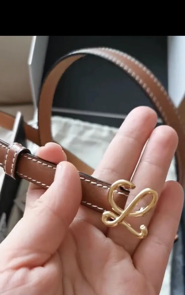 Loeve Anagram Belt حزام جلدي بني ذهبي ضيق مطرز بخيوط متباينة 5