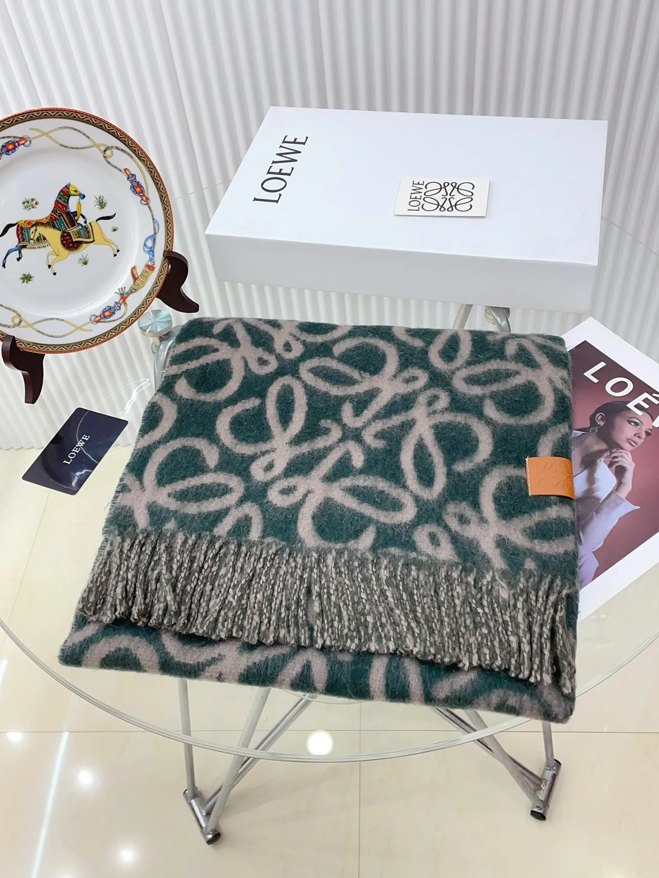 Loewe Anagram Monogram Cachecol de cashmere em teal e bege 6