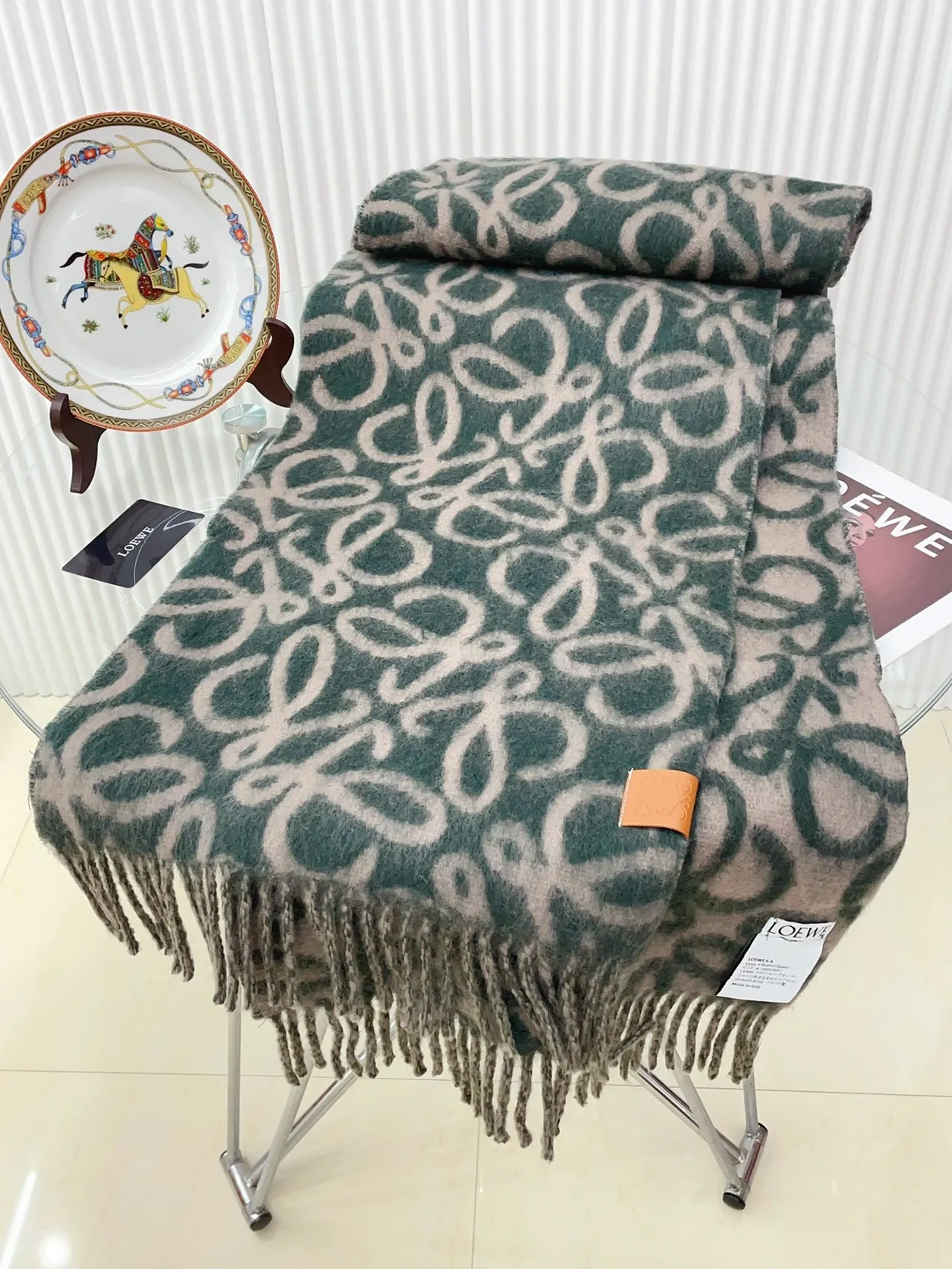 Loewe Anagram Monogram Cachecol de cashmere em teal e bege 7