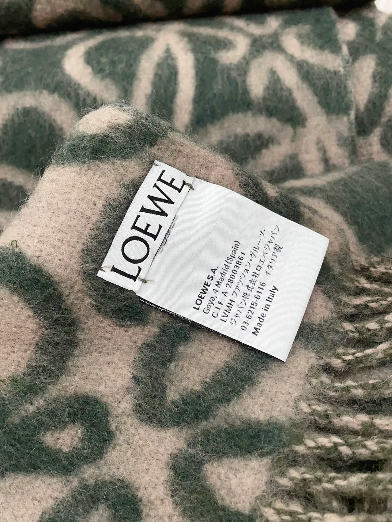 Loewe Anagram Monogram Cachecol de cashmere em teal e bege 9