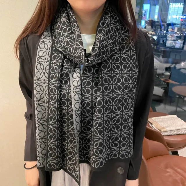 Loewe Écharpe de Cachemire Noir Gris Tricoté Jacquard Motif Floral 2