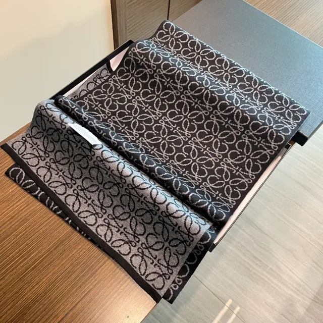 Loewe Écharpe de Cachemire Noir Gris Tricoté Jacquard Motif Floral 5
