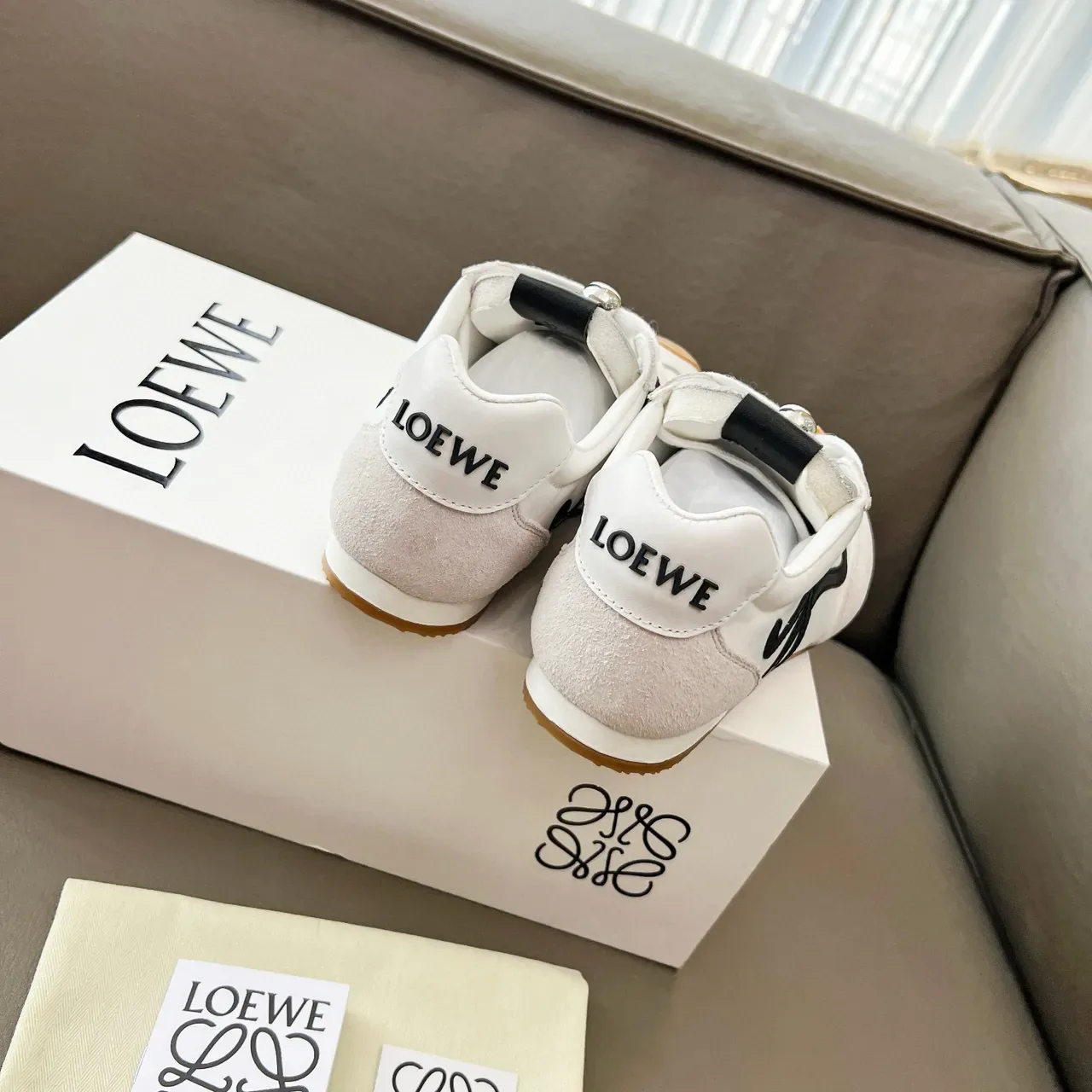 Loewe Flow Runner blanc noir Anagram Logo bande latérale capuchon caoutchouc orteil style de vie sneakers 2